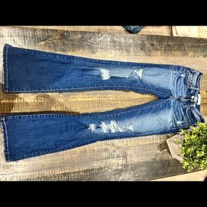 23x33 1/2 BKE Distressed jeans